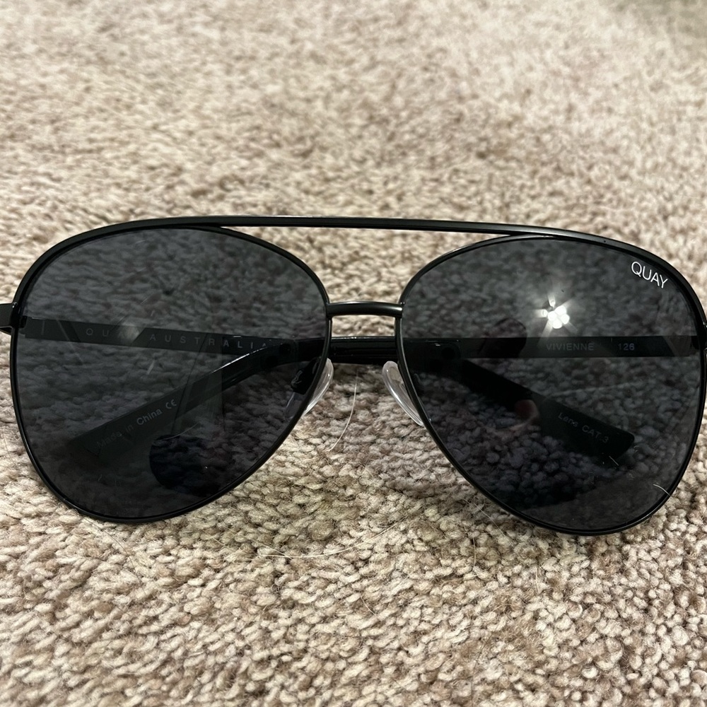 Quay Australia Vivienne sunglasses in Black